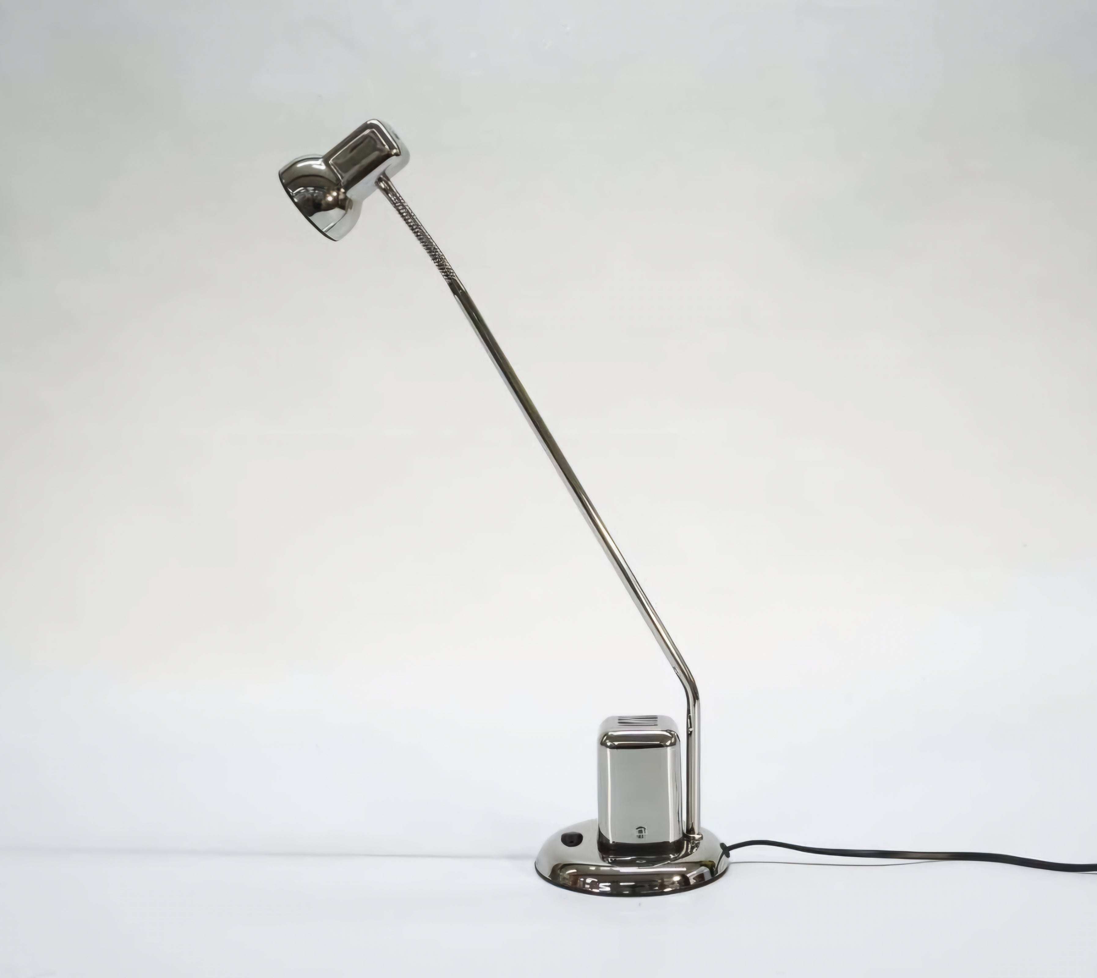 Vrieland Design Swan Neck Desk Lamp – Postmodern, 1980s